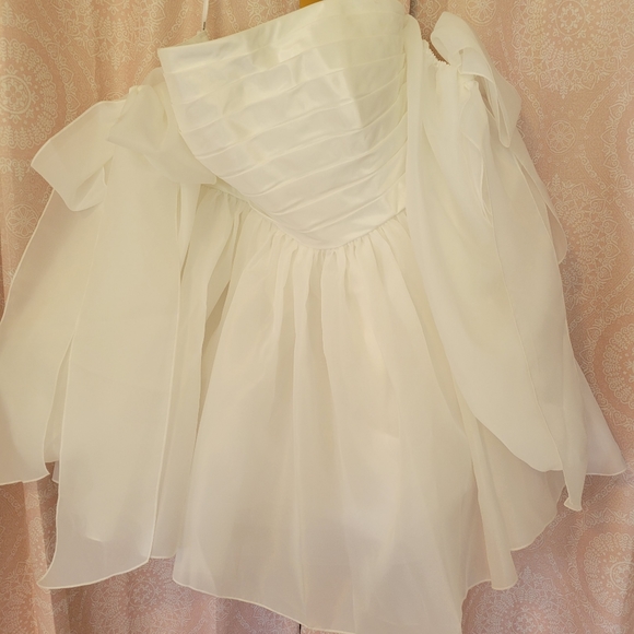 Engagement, bridal, wedding dress - Picture 7 of 11